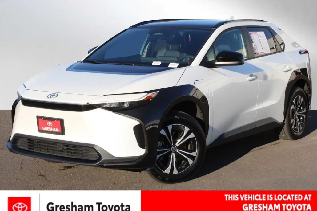 2023 Toyota bZ4X XLE photo 1