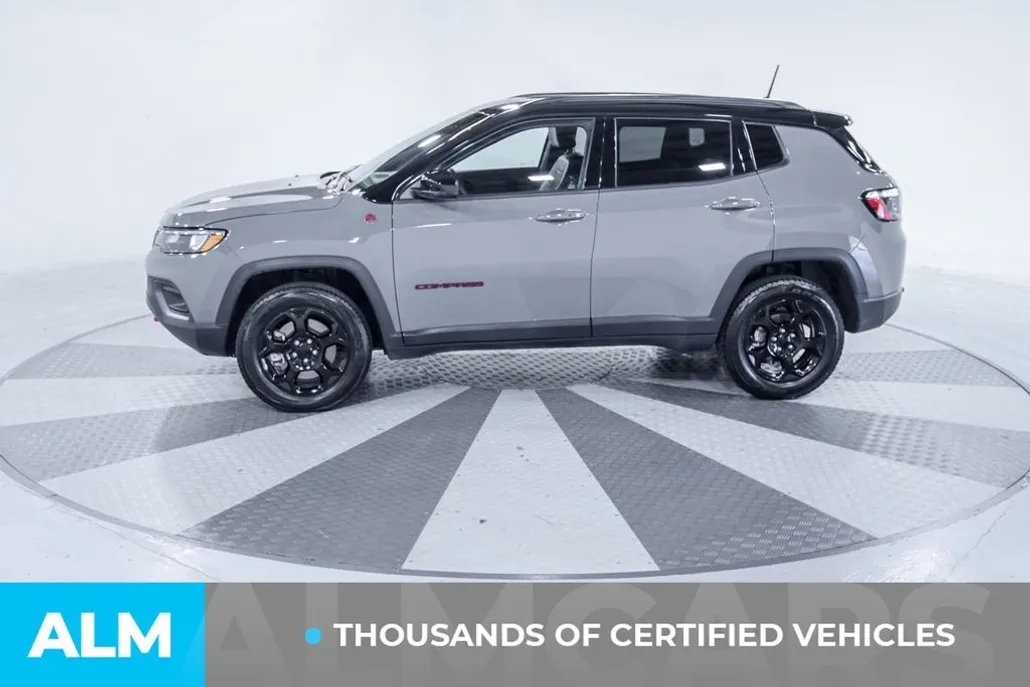 2024 Jeep Compass Trailhawk photo 1