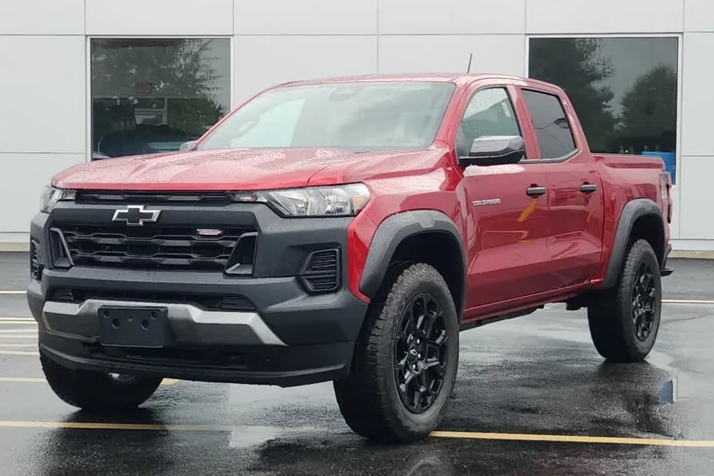 2025 Chevrolet Colorado Trail Boss photo 1
