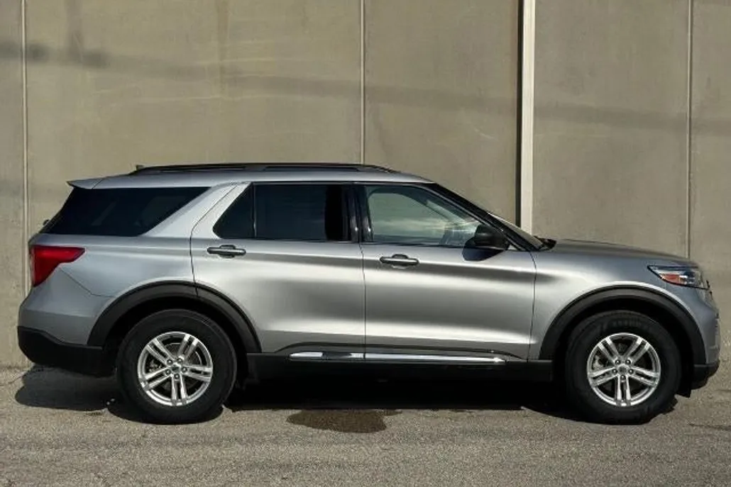 2022 Ford Explorer XLT photo 1