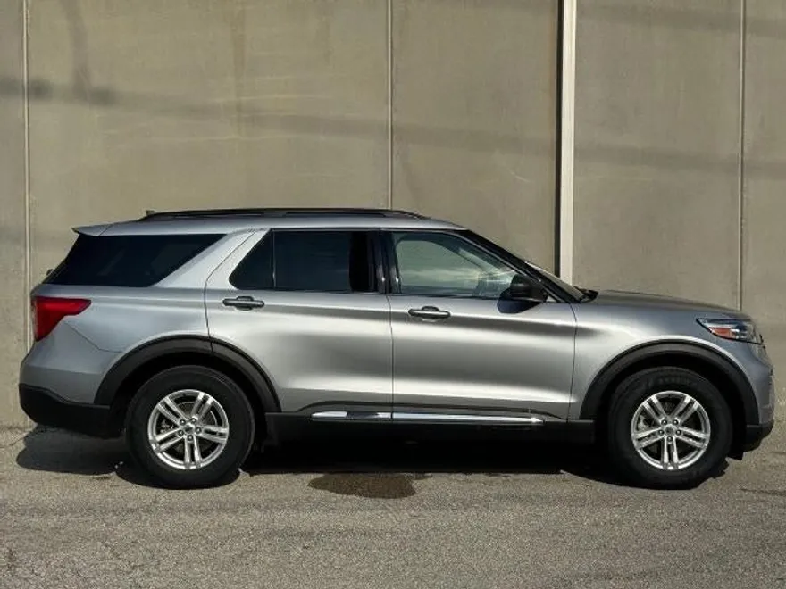 2022 Ford Explorer XLT photo 1