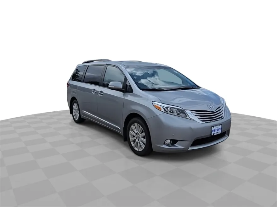 2015 Toyota Sienna Limited Premium photo 2