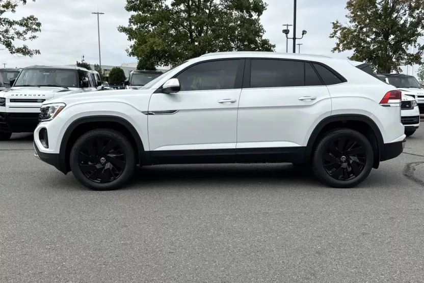 2026 Volkswagen Atlas Cross Sport SE Technology photo 1