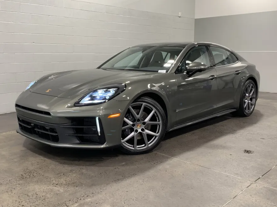 2025 Porsche Panamera 4 photo 1