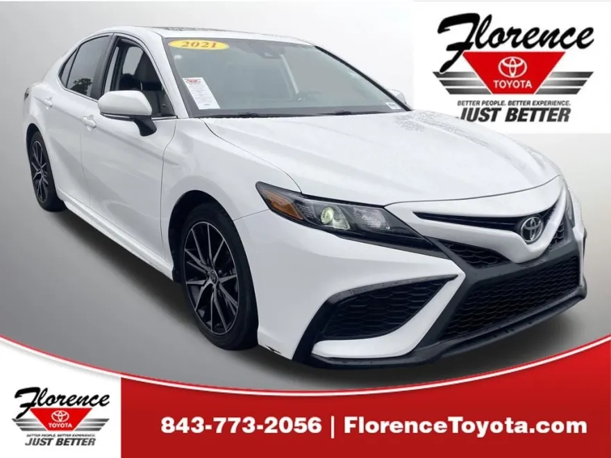 2021 Toyota Camry SE photo 1