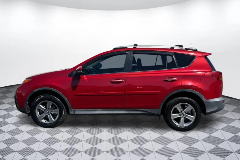 2015 Toyota RAV4 XLE photo 1