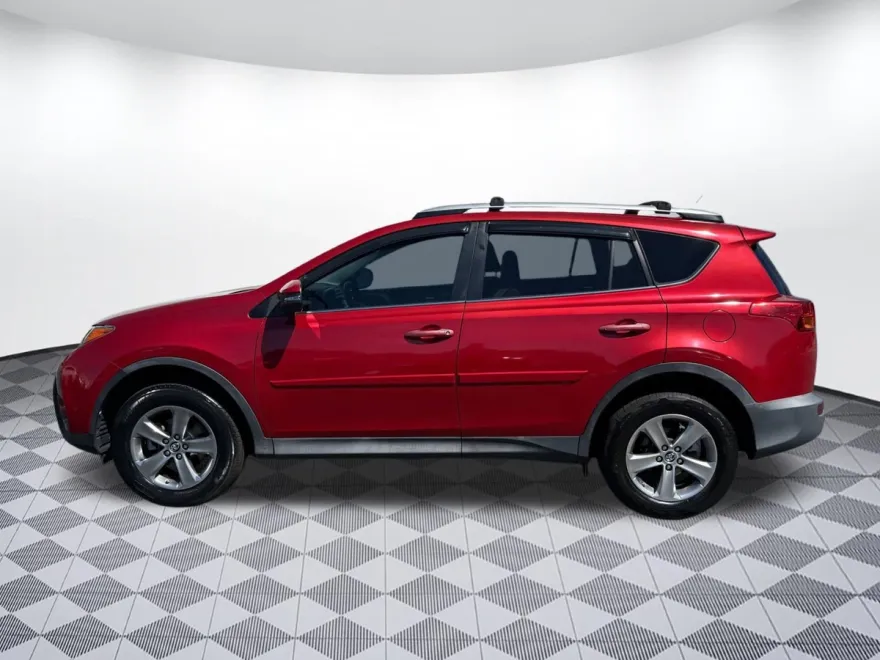 2015 Toyota RAV4 XLE photo 1