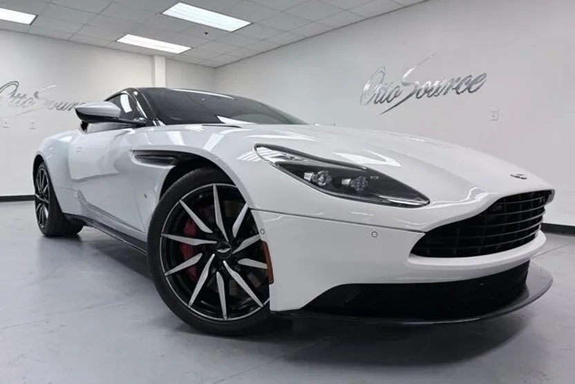 2017 Aston Martin DB11 AM5 photo 1