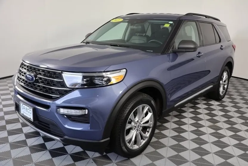 2021 Ford Explorer XLT photo 1