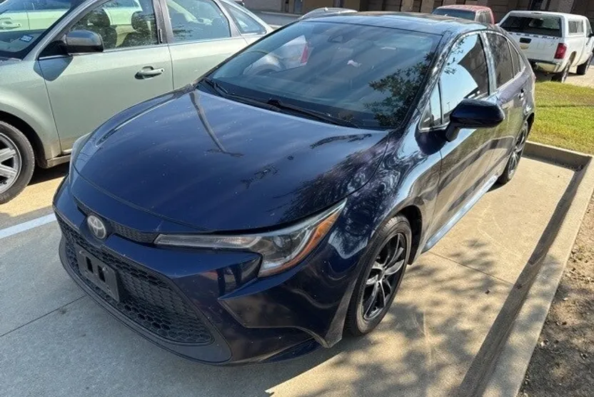 2020 Toyota Corolla LE photo 1