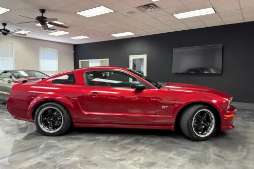 2005 Ford Mustang GT Premium photo 3