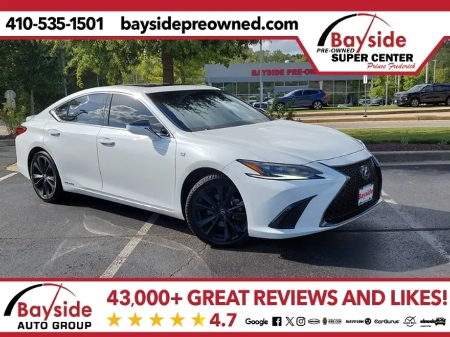 2022 Lexus ES 300h photo 1