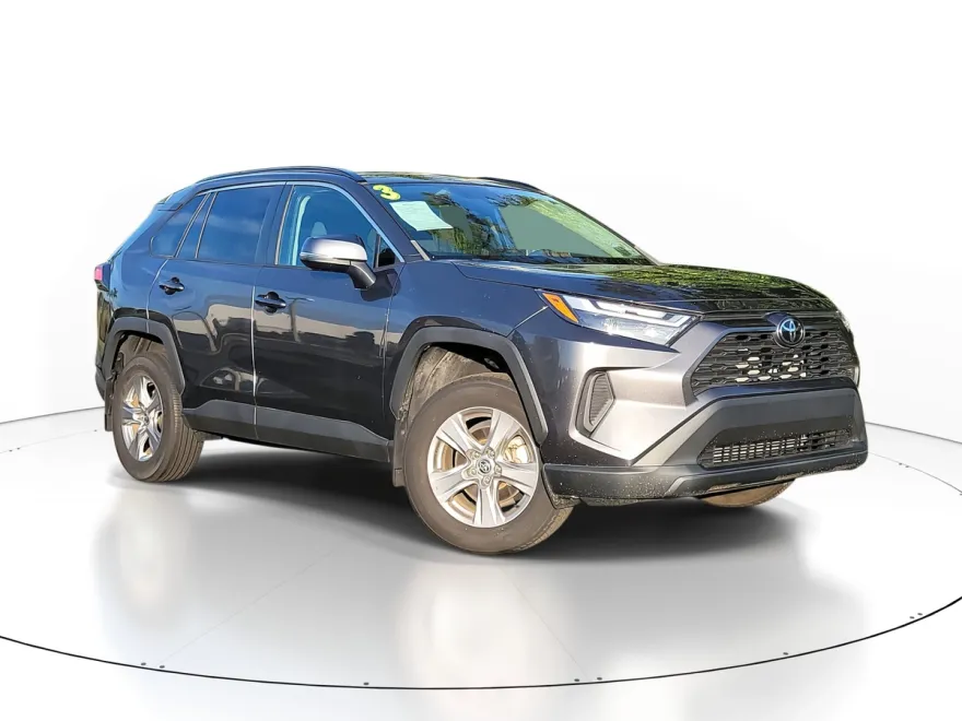 2023 Toyota RAV4 XLE photo 1