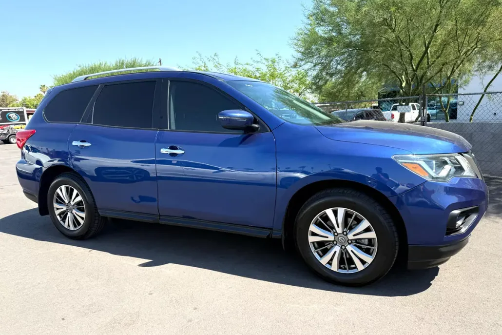 2019 Nissan Pathfinder S photo 1