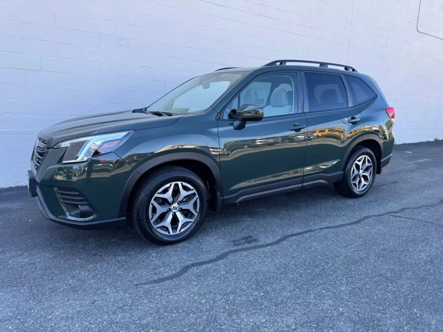 2022 Subaru Forester Premium photo 1
