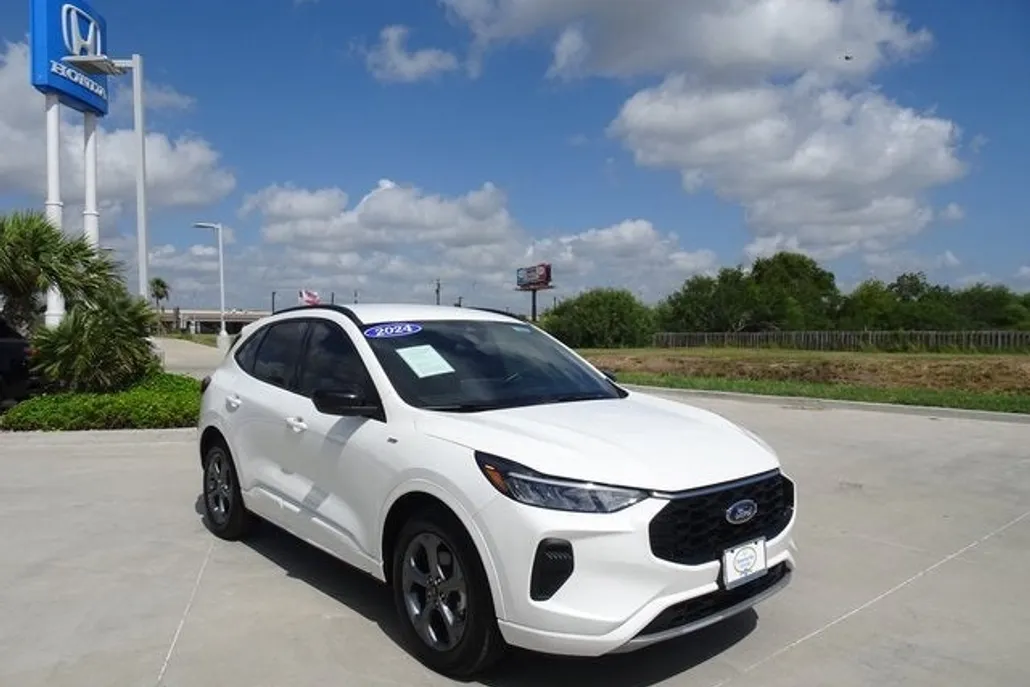 2024 Ford Escape ST-Line photo 1