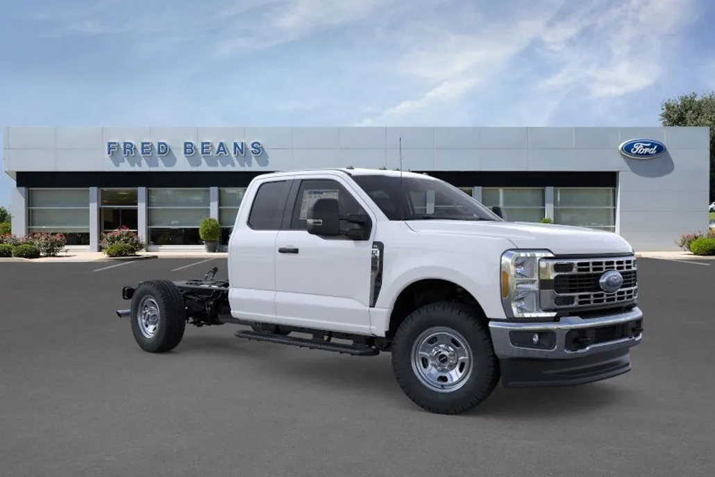 2025 Ford F-350 XL photo 1