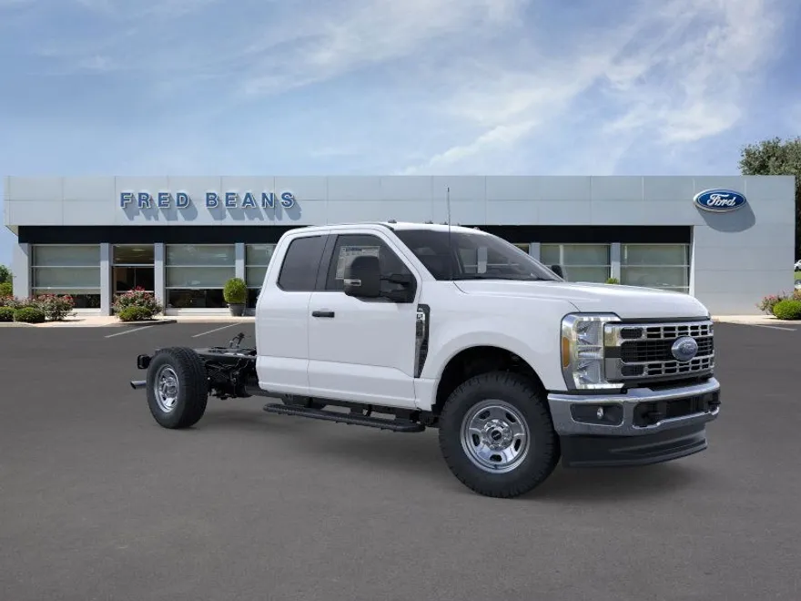 2025 Ford F-350 XL photo 1