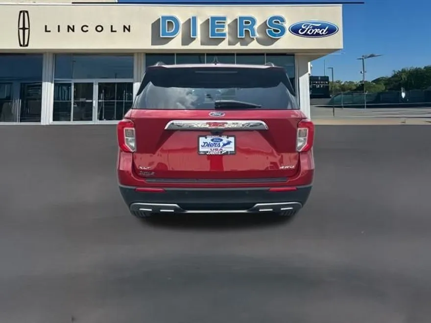 2023 Ford Explorer XLT photo 1