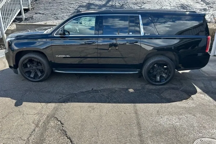 2020 Gmc Yukon XL SLE photo 1