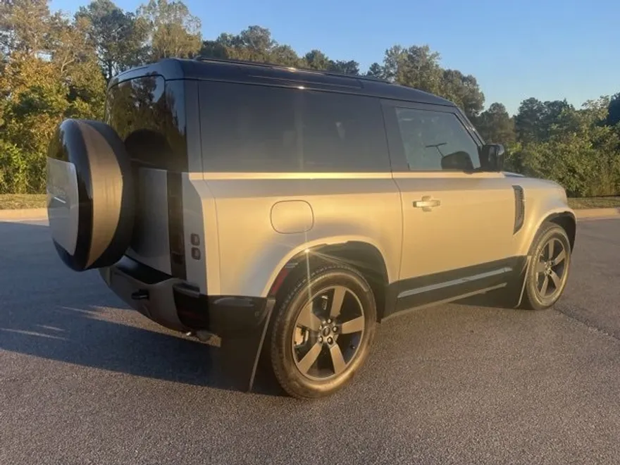2024 Land Rover Defender 90 X-Dynamic SE photo 1