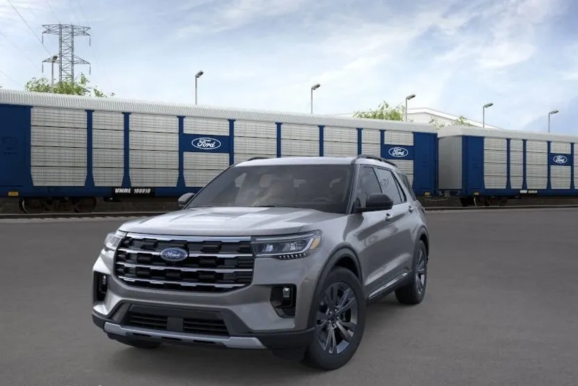 2025 Ford Explorer photo 1