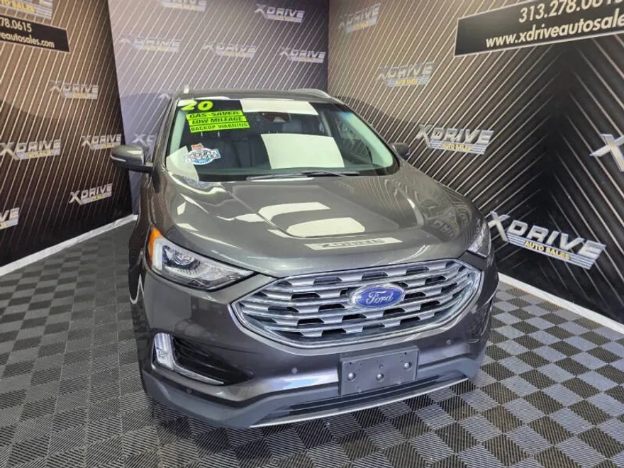 2020 Ford Edge Titanium photo 1