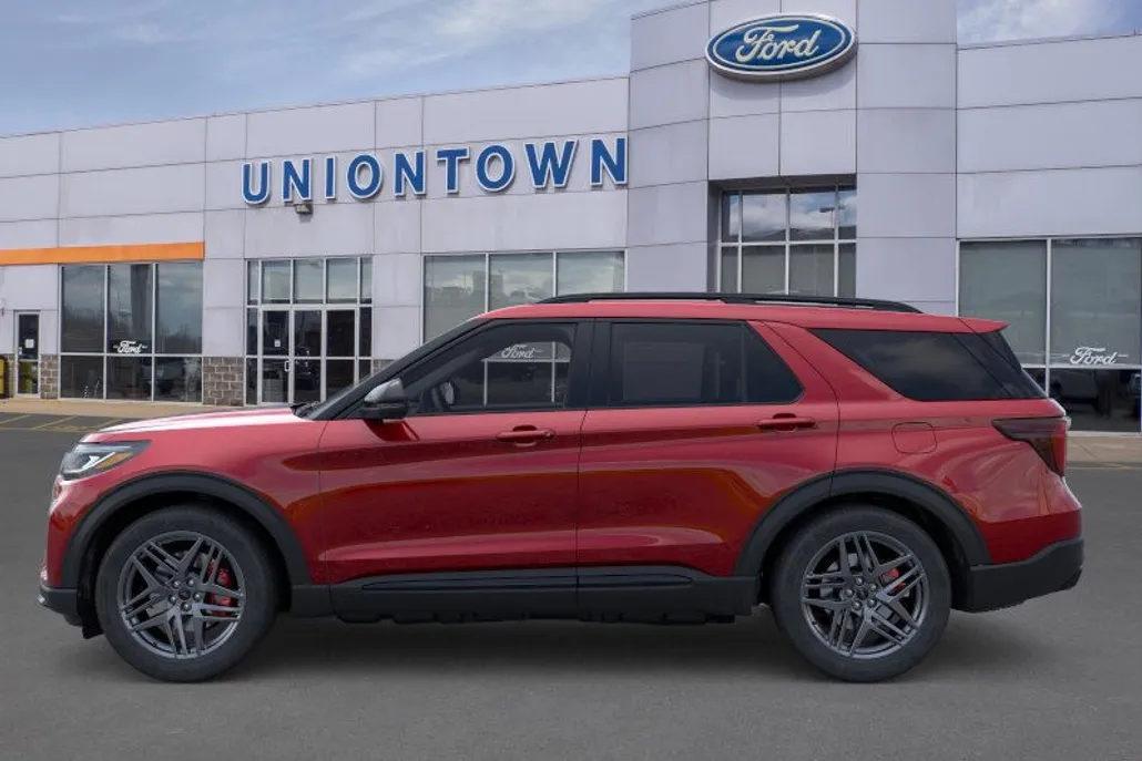 2025 Ford Explorer ST photo 1