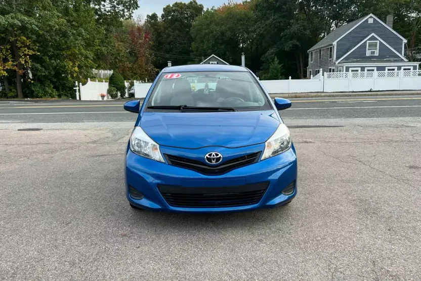 2012 Toyota Yaris LE photo 1