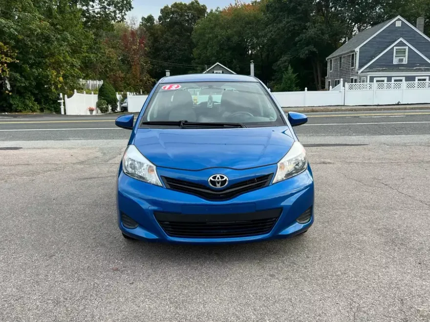 2012 Toyota Yaris LE photo 1
