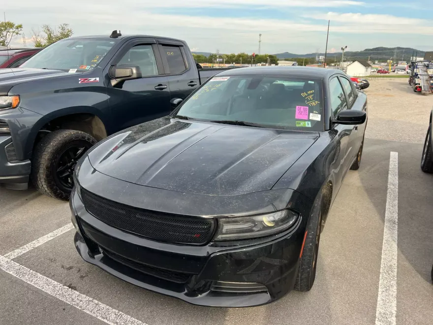 2015 Dodge Charger SXT photo 1
