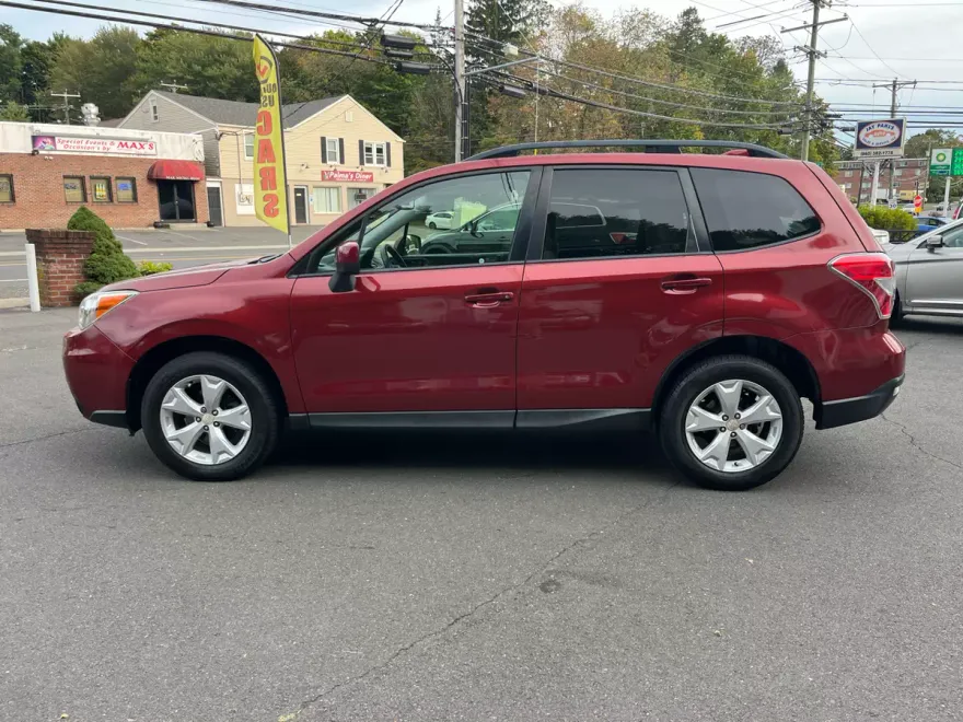 2016 Subaru Forester 2.5i Premium photo 2