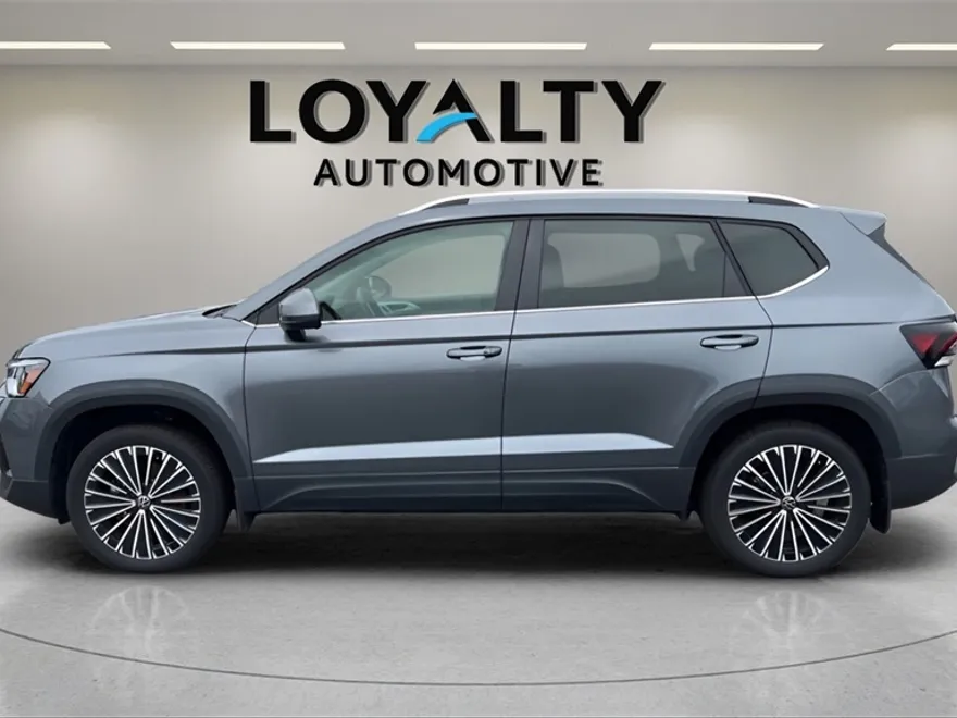2025 Volkswagen Taos SE photo 1