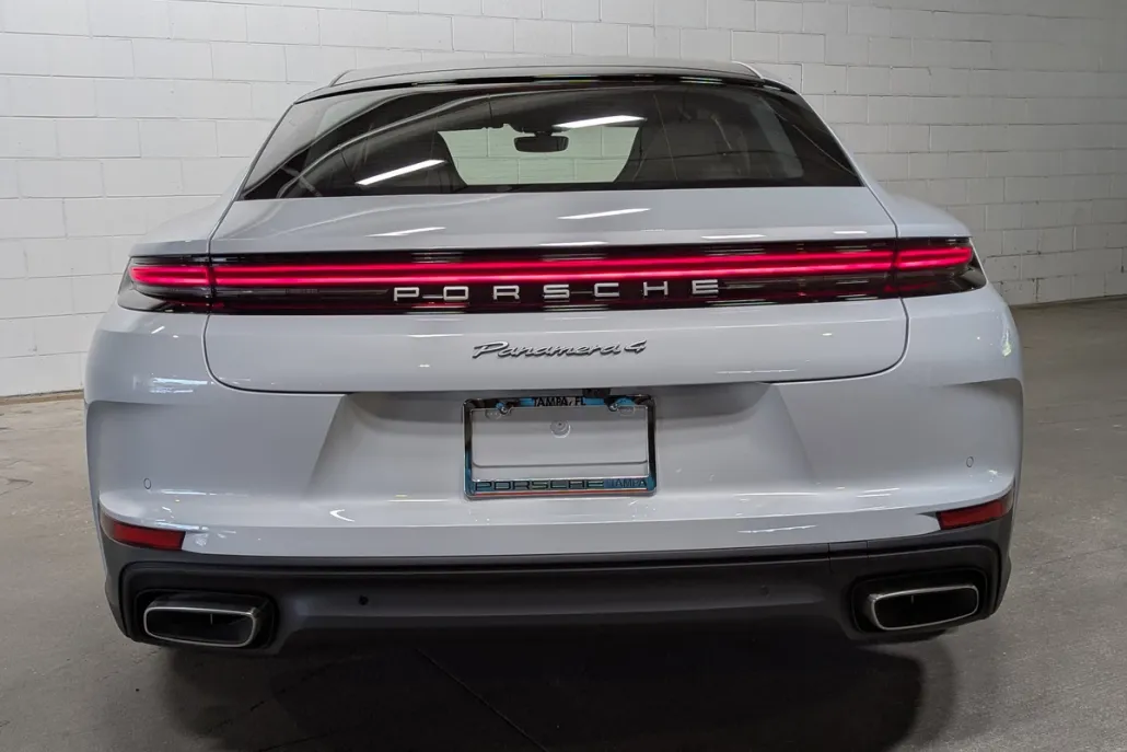 2026 Porsche Panamera 4 E-Hybrid photo 1