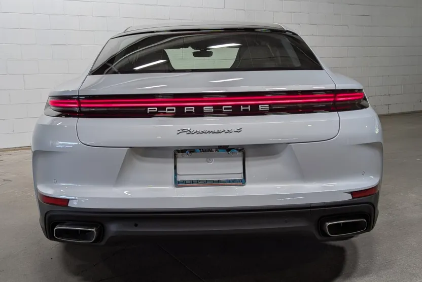2026 Porsche Panamera 4 E-Hybrid photo 1