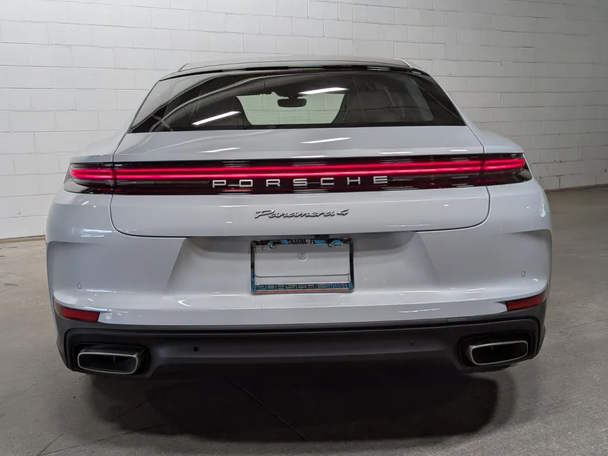 2026 Porsche Panamera 4 E-Hybrid photo 1