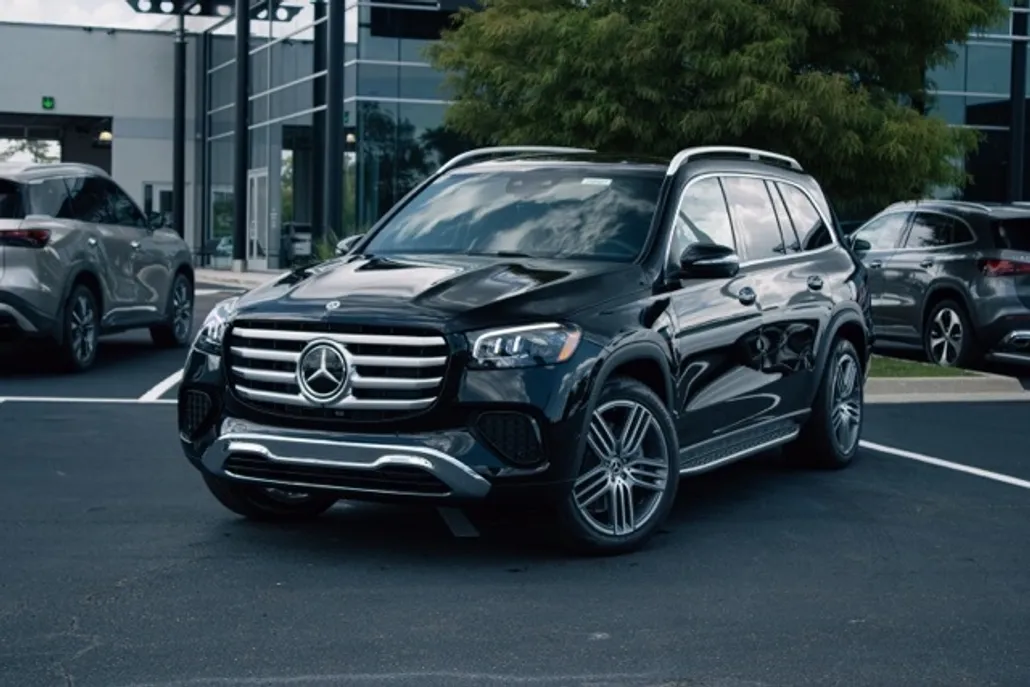 2025 Mercedes Benz GLS 450 4MATIC photo 1