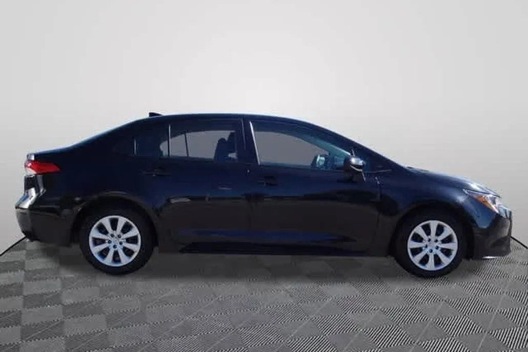 2023 Toyota Corolla LE photo 1