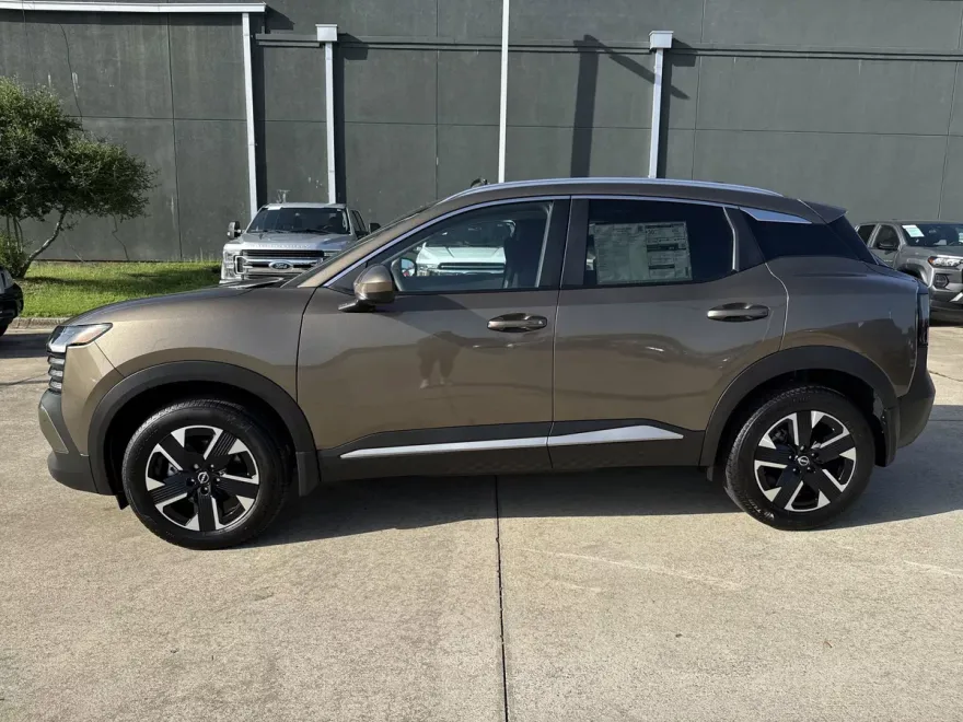 2025 Nissan Kicks SV photo 1