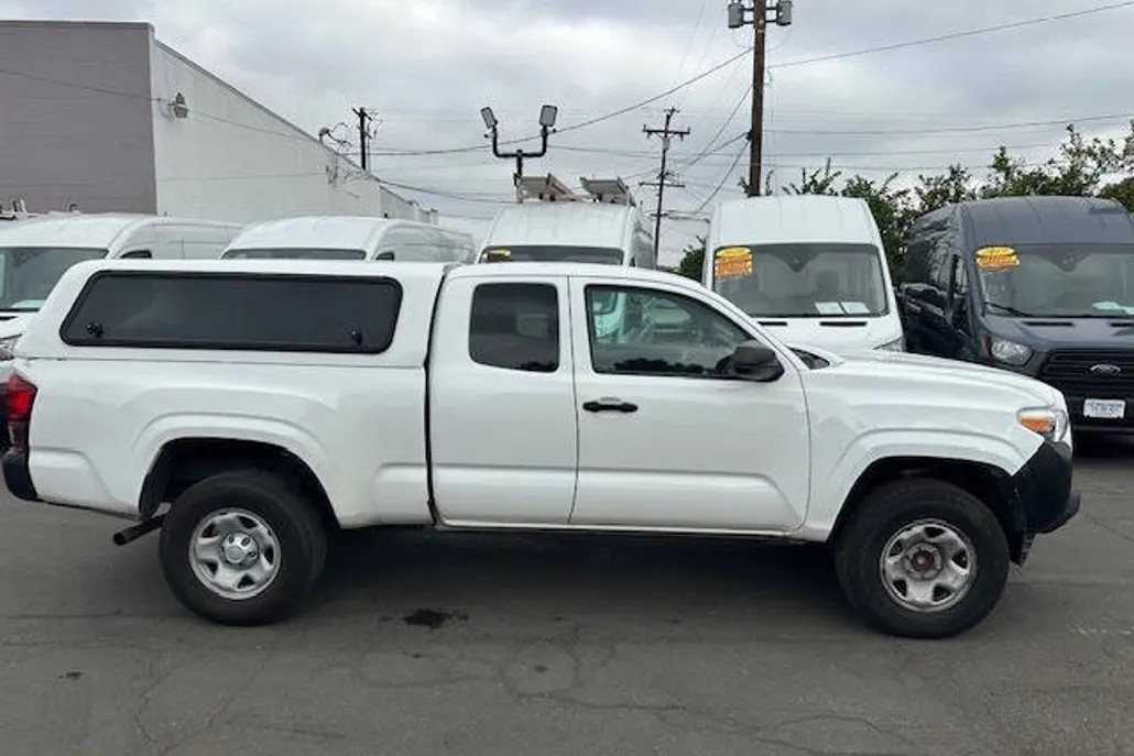 2022 Toyota Tacoma SR photo 1