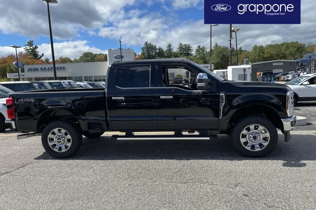 2026 Ford F-250 Lariat photo 1