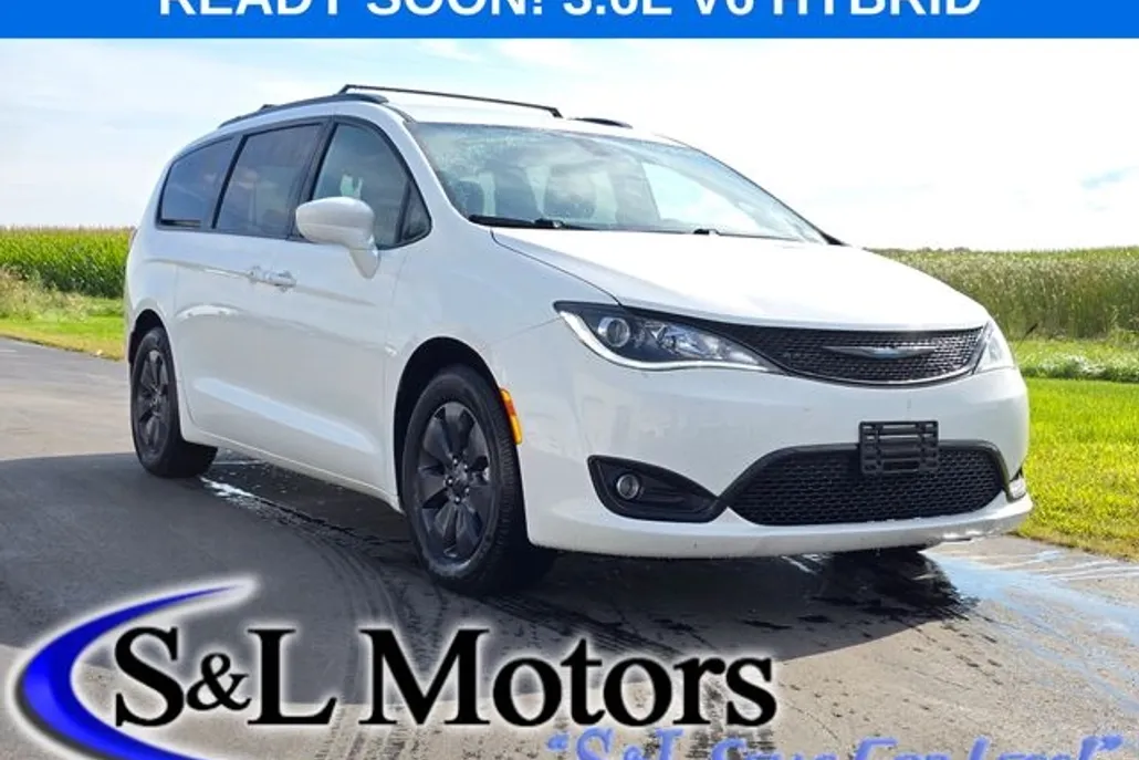 2020 Chrysler Pacifica Hybrid Touring L photo 1