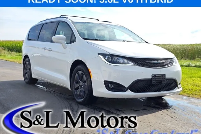 2020 Chrysler Pacifica Hybrid Touring L photo 1
