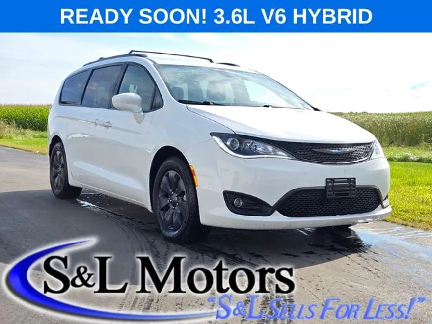 2020 Chrysler Pacifica Hybrid Touring L photo 1