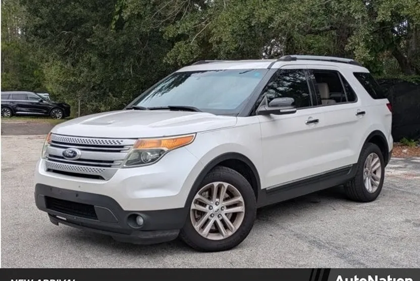 2014 Ford Explorer XLT photo 1