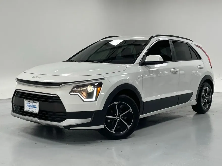 2023 Kia Niro LX photo 1