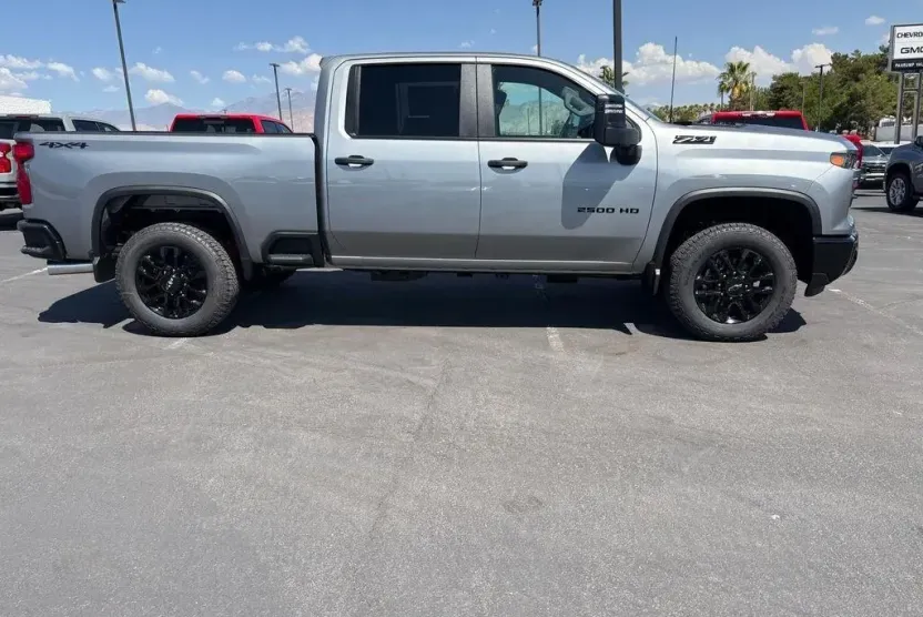 2026 Chevrolet Silverado 2500HD Custom photo 1