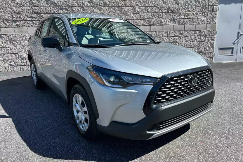 2024 Toyota Corolla Cross L photo 1