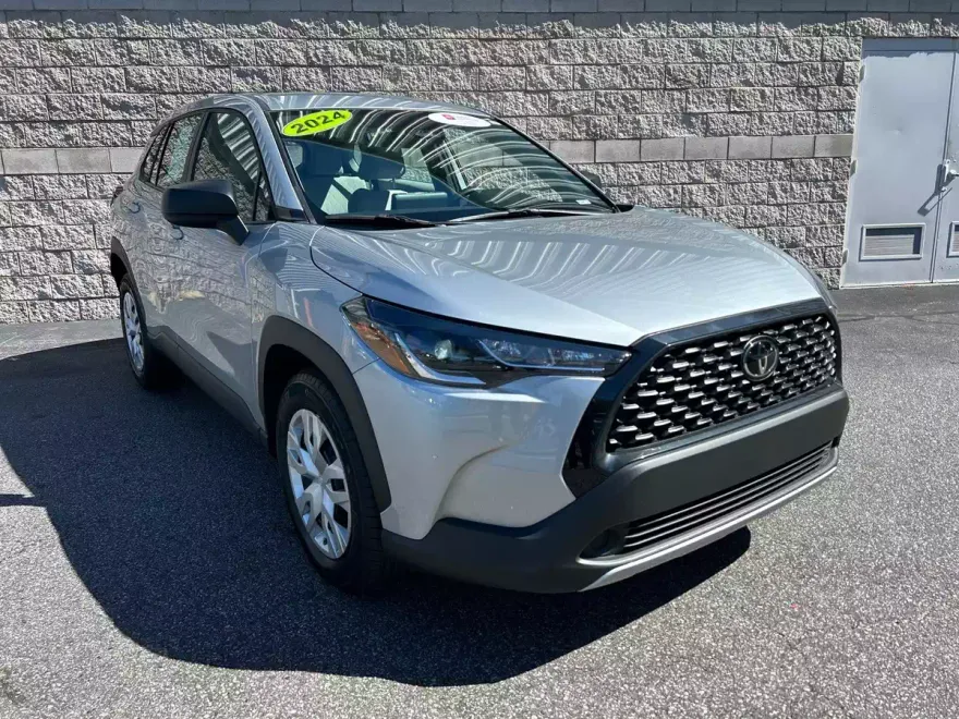 2024 Toyota Corolla Cross L photo 1