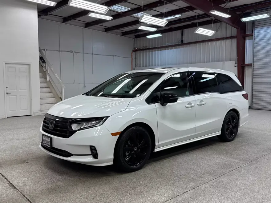 2023 Honda Odyssey Sport photo 1